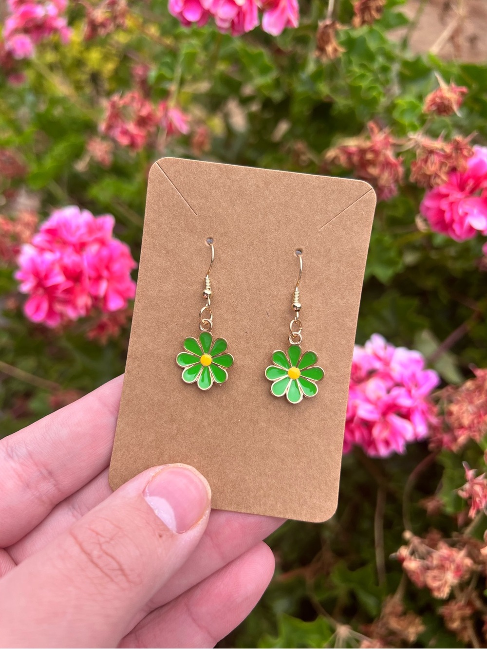 GREEN DAISY FLOWER DANGLE EARRINGS